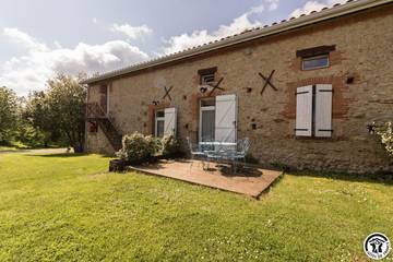Gîte pour 12 personnes, avec jardin et terrasse dans Lauragais