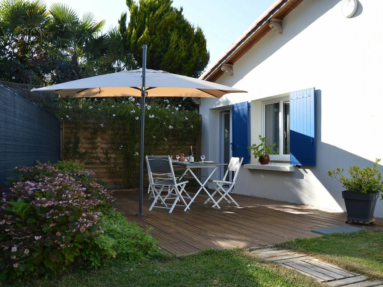 Charming House near Nantes with Private Garden, Terrace, and Modern Amenities in Vertou, Nantes region