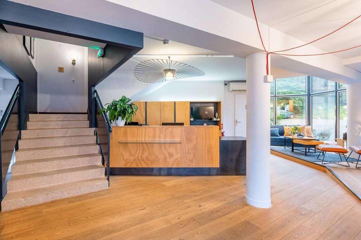 Hôtel pour 2 personnes, avec terrasse ainsi que jardin et piscine à Jons - 4