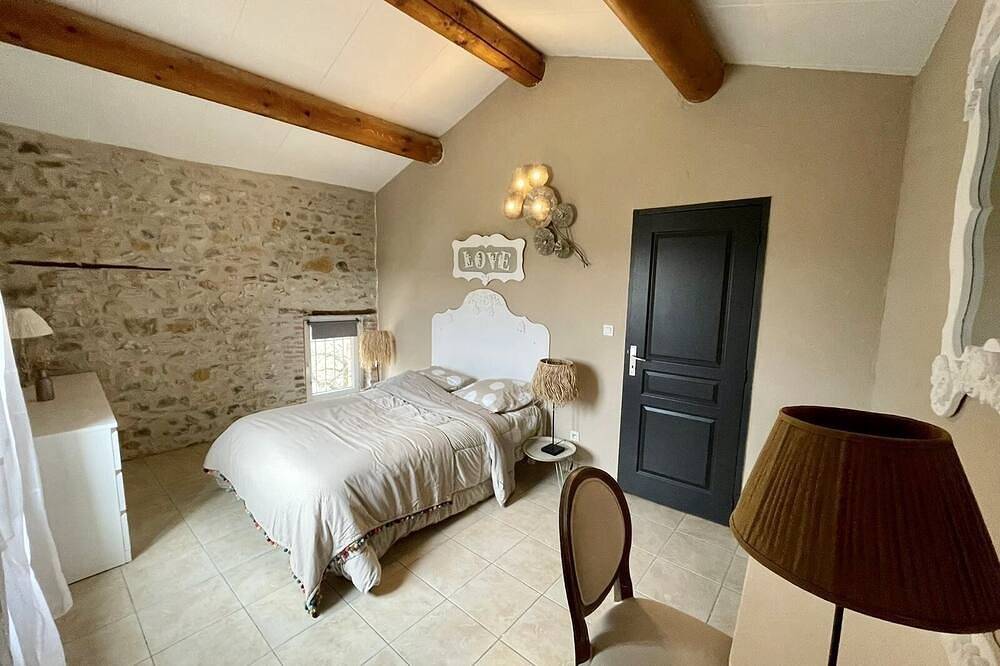 Entire apartment, 140 m2 just for you.5-minute walk from the Ardèche river. in Salavas, Gorges de l’Ardèche
