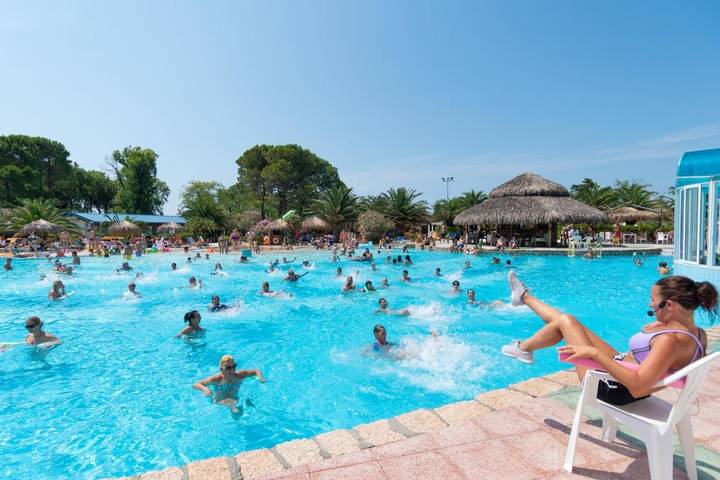 Campeggio per 5 persone, con Terrazza e Idromassaggio nonché Giardino e Piscina a Lignano Sabbiadoro