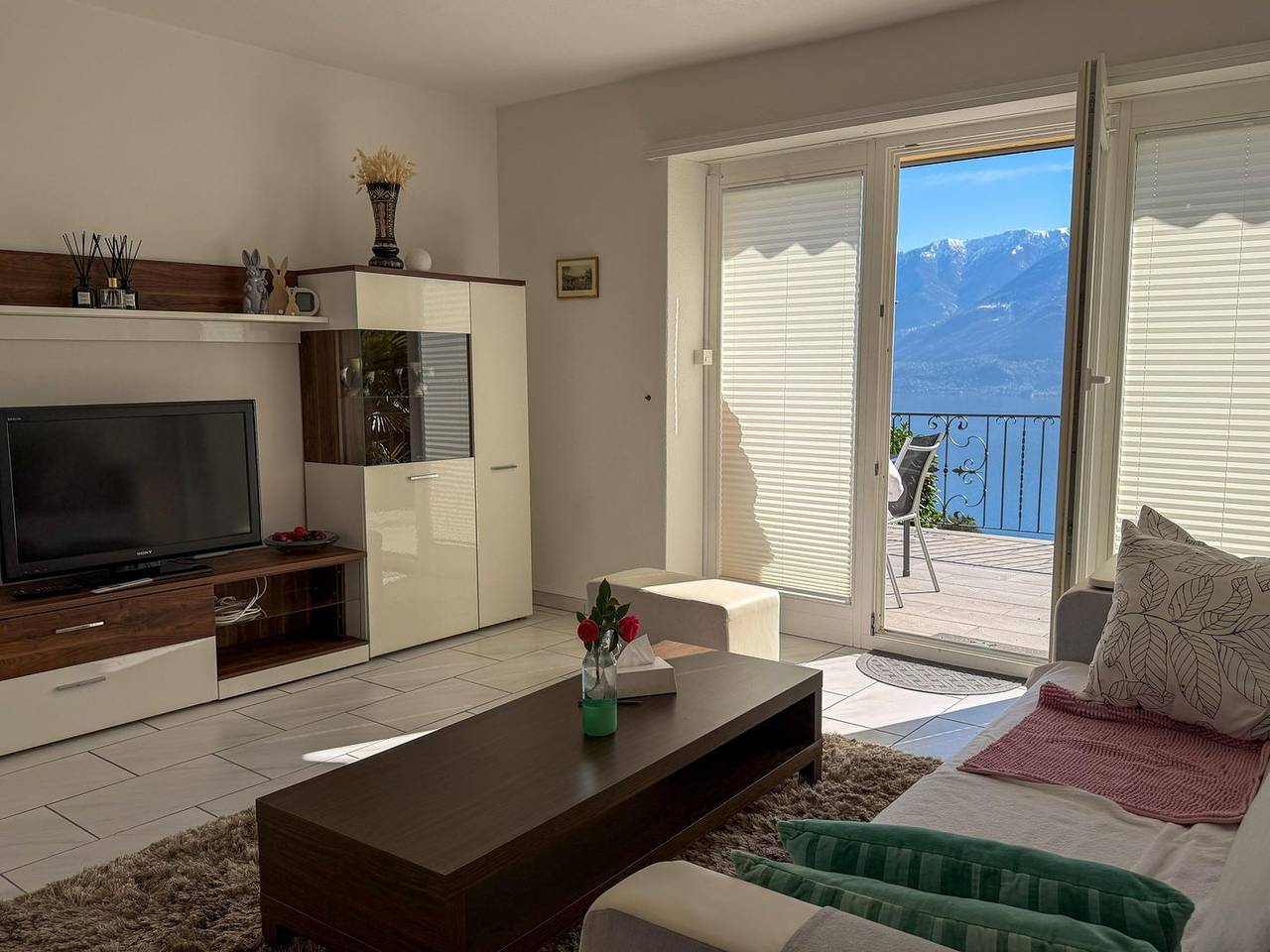 Apartamento entero, Molino Vecchio holiday apartment with stunning mountain views in Ronco sopra Ascona, Alpes Ticineses y del Verbano