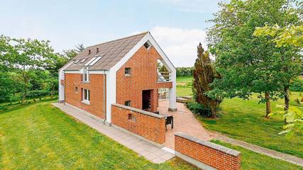 Ferienhaus für 6 Personen, mit Whirlpool und Terrasse sowie Pool in Hvalpsund