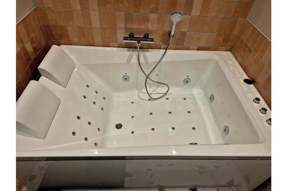 Entire apartment, Jacuzzi apartment with terrace in Vernon (Normandy), Évreux region