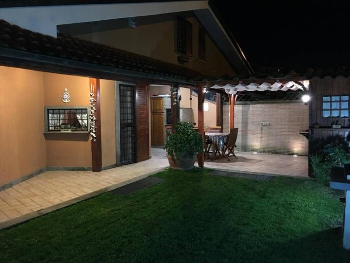 Ferienhaus für 7 Personen, mit Whirlpool und Terrasse sowie Garten und Ausblick in Ladispoli