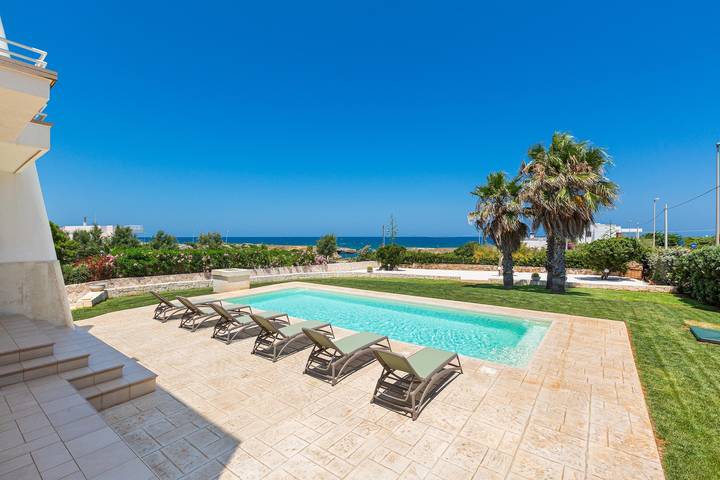 Villa per 9 persone, con giardino e piscina nonché balcone a Torre Santa Sabina
