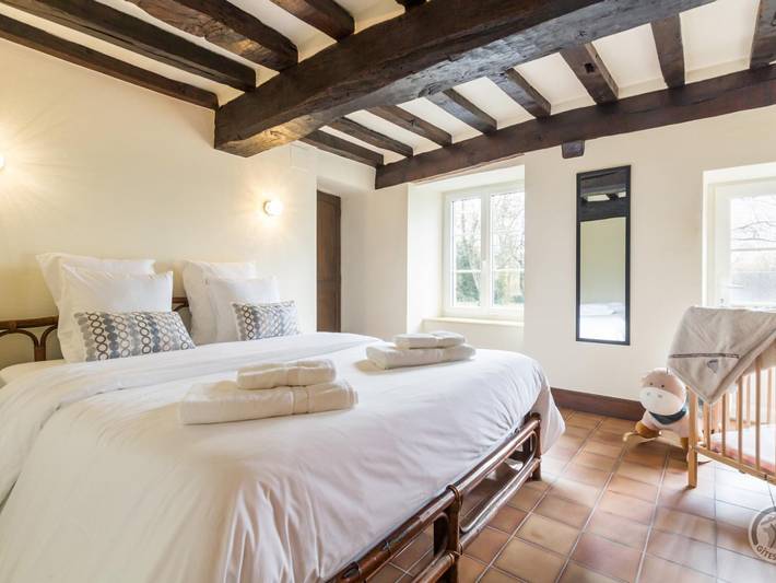 Gîte pour 10 personnes, avec jardin dans Bourguenolles - 4