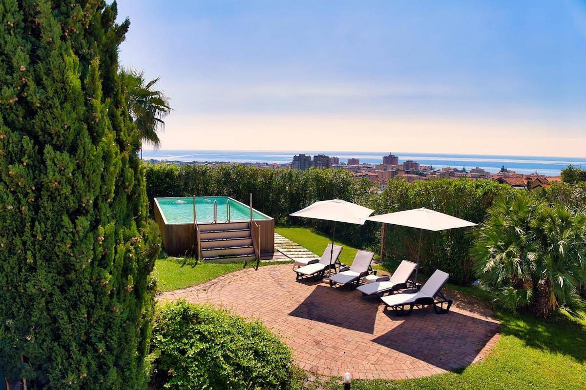 Villa Sabrina with Sea View, Pool, Parking-Verelite in Taggia (City), Taggia