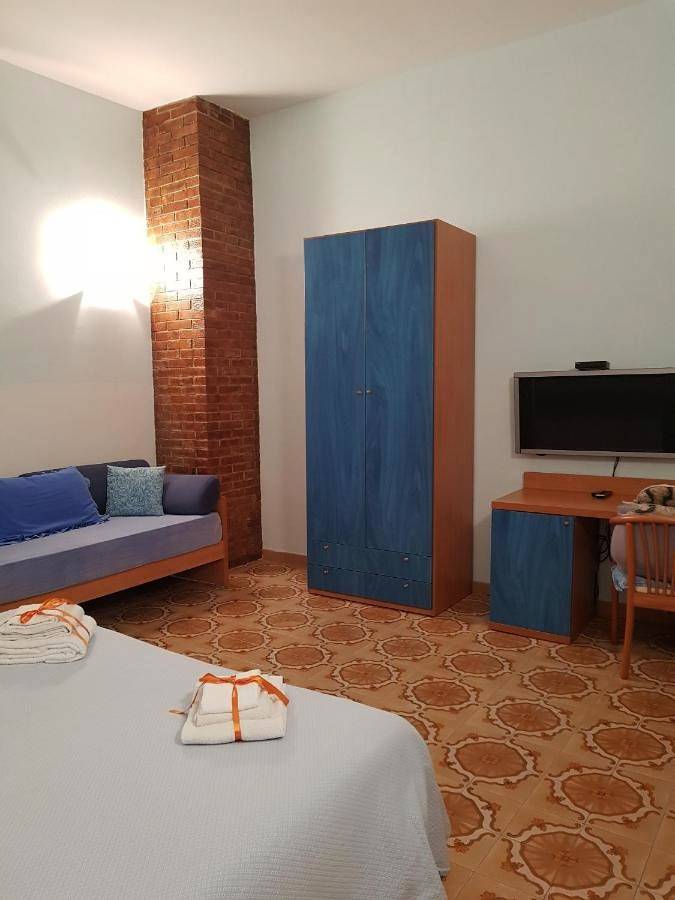 Hôtel pour 2 personnes, avec vue ainsi que jardin et terrasse à Santa Marina Salina - 4