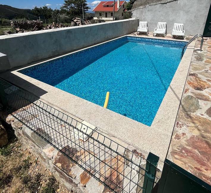 Location de vacances pour 4 personnes, avec Balcon et Terrasse ainsi que Jardin et Piscine dans Macedo de Cavaleiros