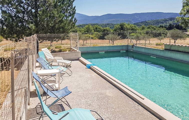 Location de vacances pour 7 personnes, avec jardin ainsi que terrasse et piscine, animaux acceptés à Malaucène - 3