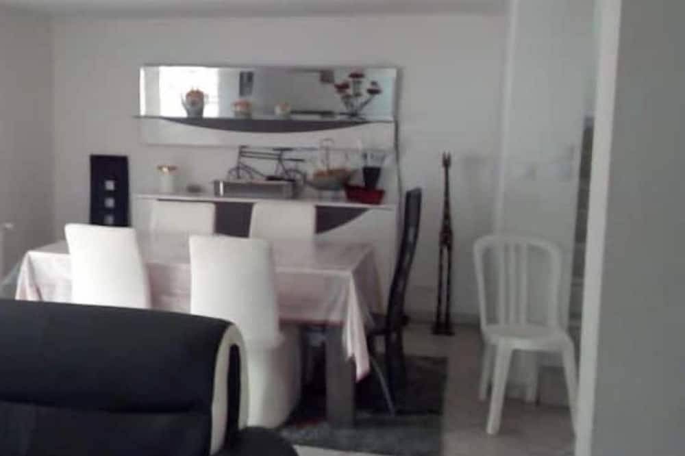 Chambre double 4 personnes 2 lits in Le Puy-en-Velay, Haute-Loire