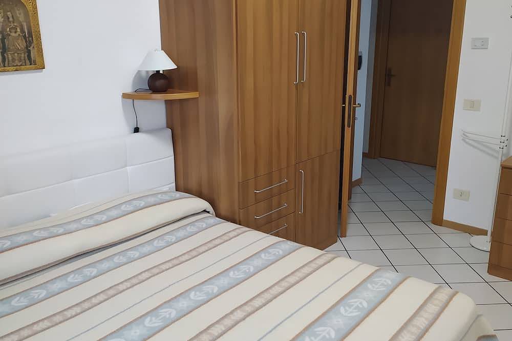 Ganze Wohnung, 2 min from the historic center. Small apartment in quiet area with balcony. in Riva del Garda, Gardasee-Berge