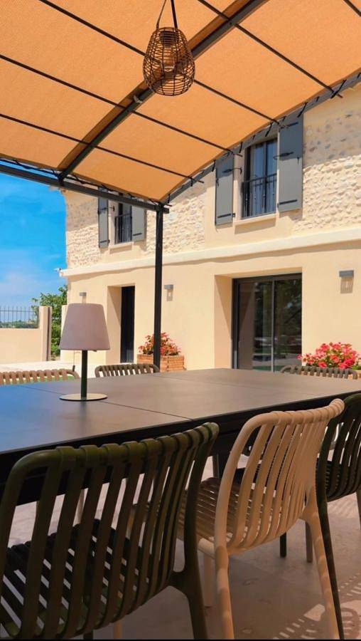 Location de vacances pour 10 personnes, avec jardin et piscine à Rasteau