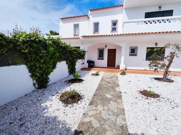 Location de vacances pour 6 personnes, avec piscine et jardin dans Roja Pe