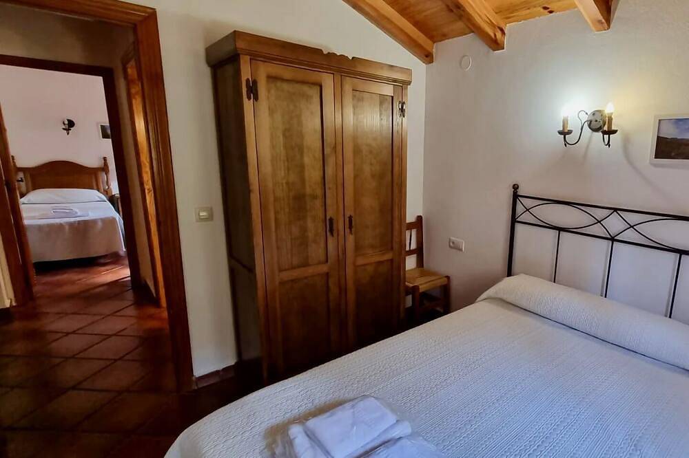 Stone house n��3 for 4 people, Batan Rio Tus in Yeste, Calares del Mundo y de la Sima