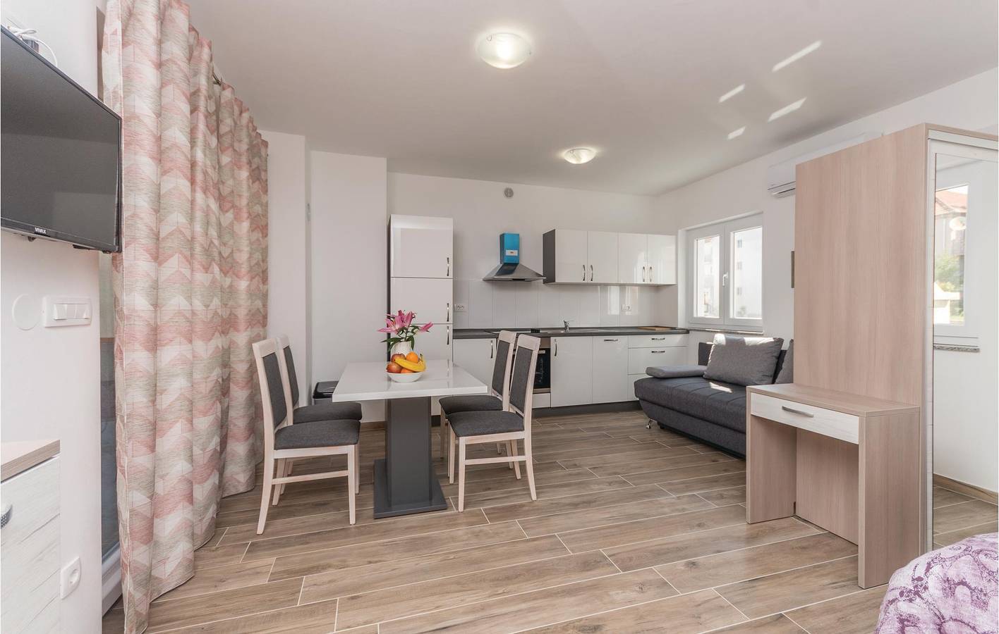 Entire vacation apartment, Cozy Apartment with Pool & Terrace, 600m to Beach in Biograd na Moru, Zadar