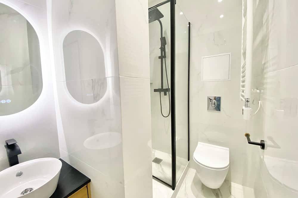 Ganze Wohnung, 🏁 Modern Sea-View Flat – A/C, High-Speed Wi-Fi – 15 min walk from Monaco Gp F1 in Cap-d'Ail, Nizza und Umgebung