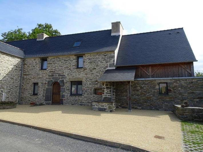 Gîte pour 9 personnes, avec jacuzzi et jardin à Locmélar