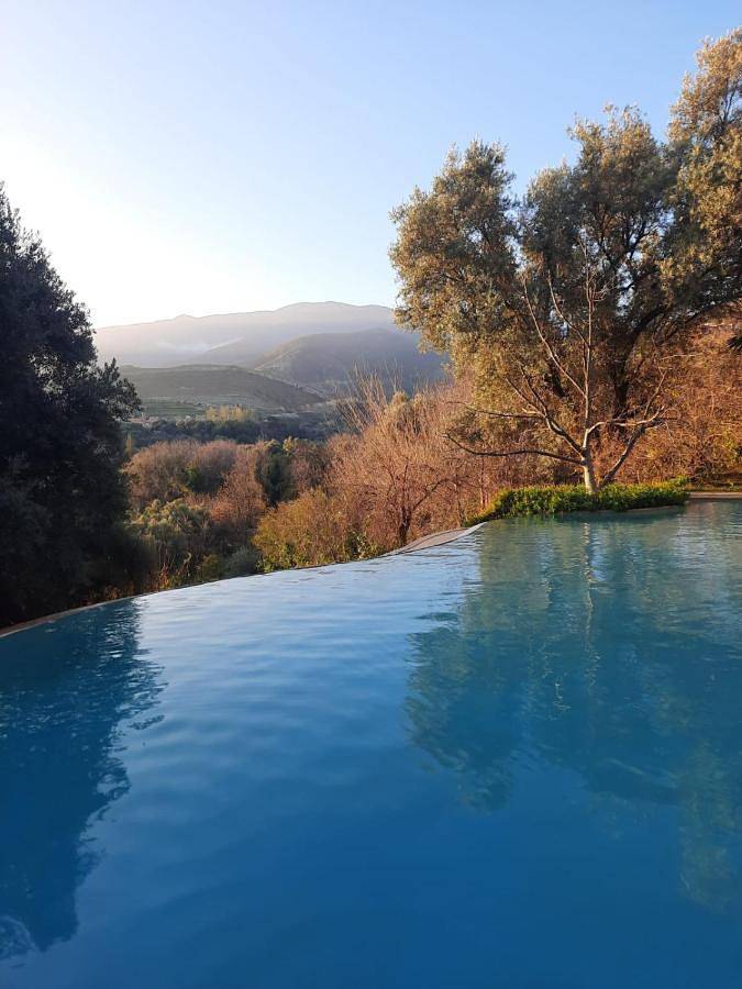 Gîte pour 2 personnes, avec vue ainsi que jardin et piscine, animaux acceptés