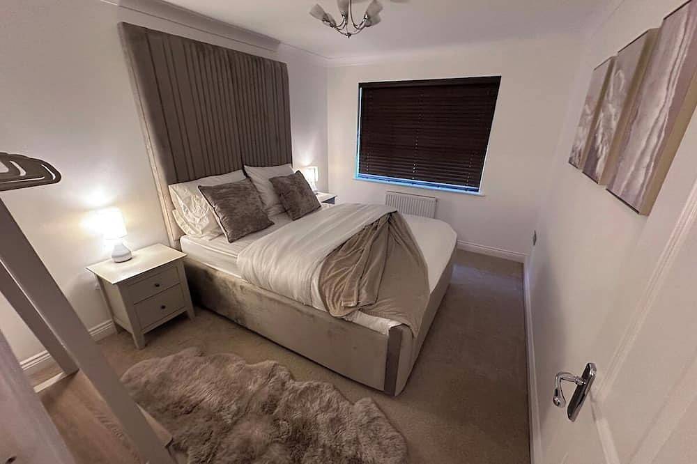 Ganze Wohnung, Elegant 5 bed 4.5 bath gated community home with conservatory in Thorpe Park, Surrey