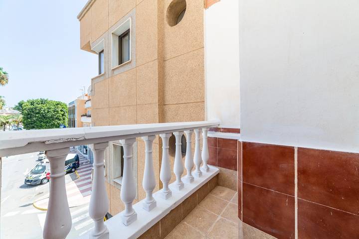 Zimmer 'Doble 13' mit privater Terrasse, Wi-Fi und Klimaanlage in Roquetas de Mar, Costa de Almería