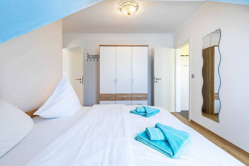 Ganze Wohnung, (7) Lisa, 2- Raum Fewo, Loggia, Og - Ostseeferienhaus Drachenflieger Pepelow Ofc in Pepelow, Salzhaff