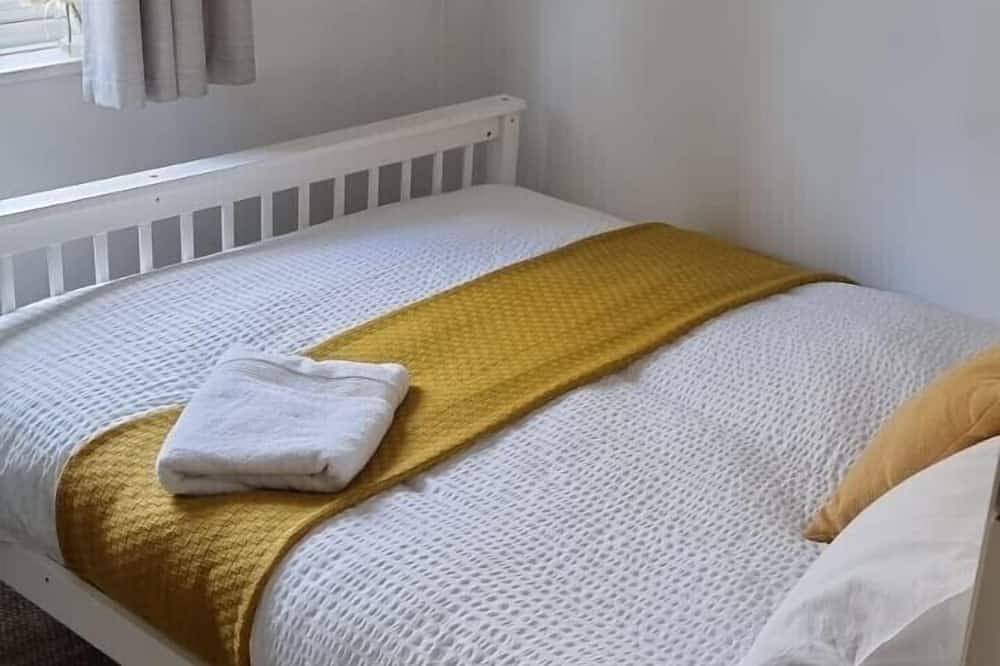 Entire apartment, Charming 2 br apartment next to worthing station, close to town and seafront in Worthing, West Sussex