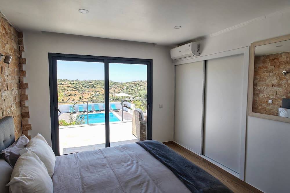 The View House, House with Private Pool and Country View in Paderne, Faro District