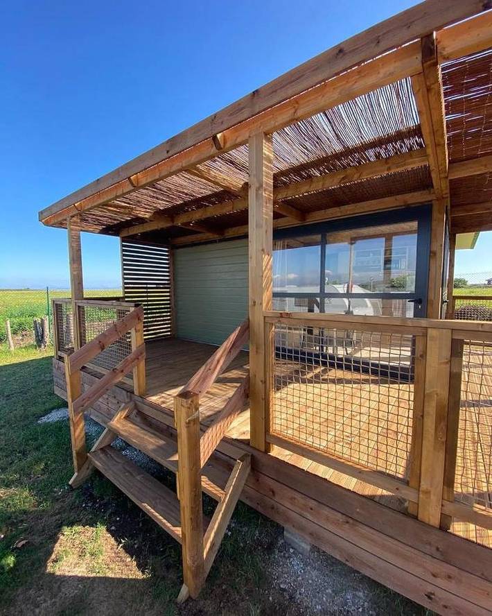 Camping para 4 personas, con vistas además de jardín y terraza en Costa Verde