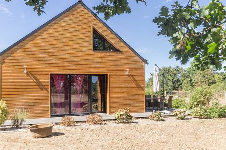 Gîte pour 4 personnes, avec piscine ainsi que terrasse et jacuzzi, animaux acceptés