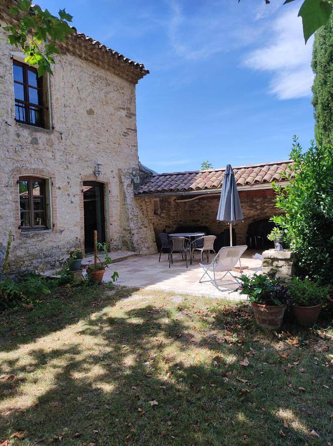 Gîte pour 6 personnes, avec vue ainsi que jardin et piscine à Portes-en-Valdaine