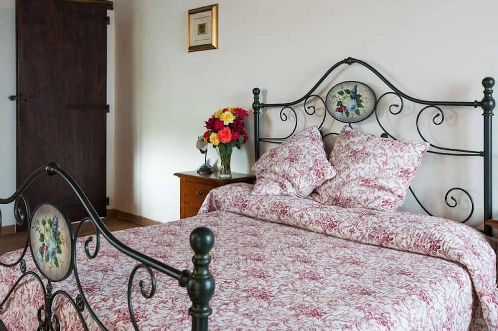 Casa de vacaciones soleada con piscina in Salsomaggiore Terme, Provincia de Parma