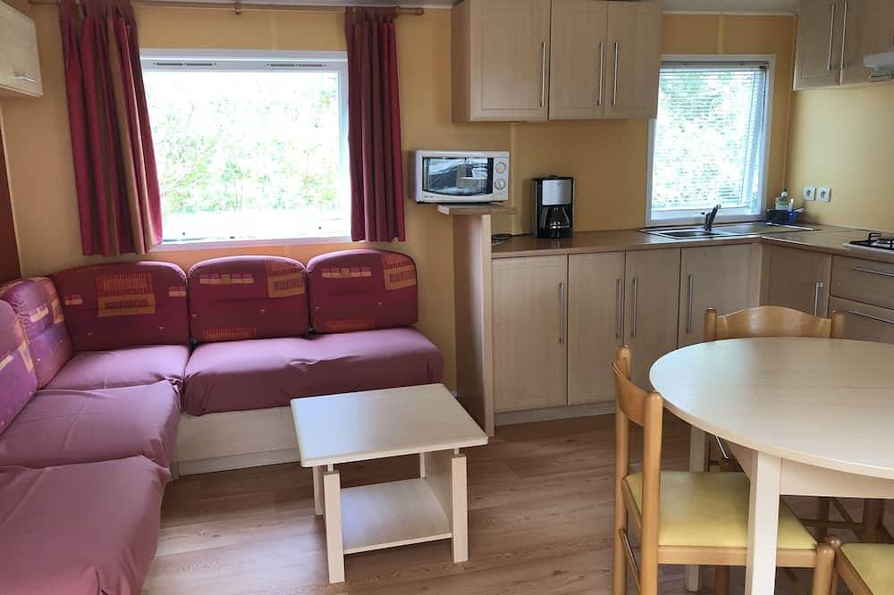 Mobile home 32 m2. Sleeps 4-6. In a secure residence in Circuit Paul-Ricard, Le Castellet