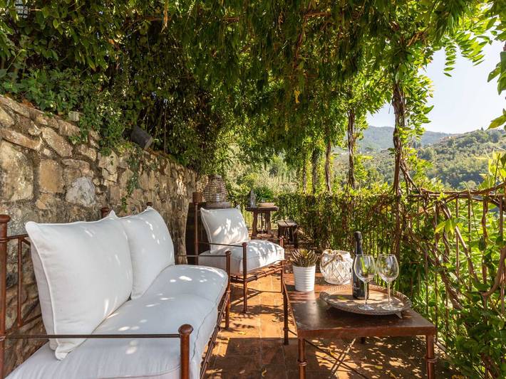 Agriturismo per 6 persone, con giardino e piscina, adatto a famiglie con bambini a Lucca