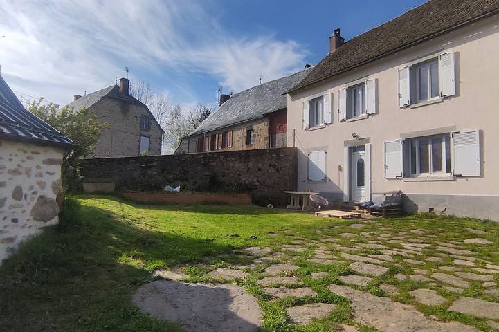 Location de vacances pour 7 personnes, avec jardin à Oradour