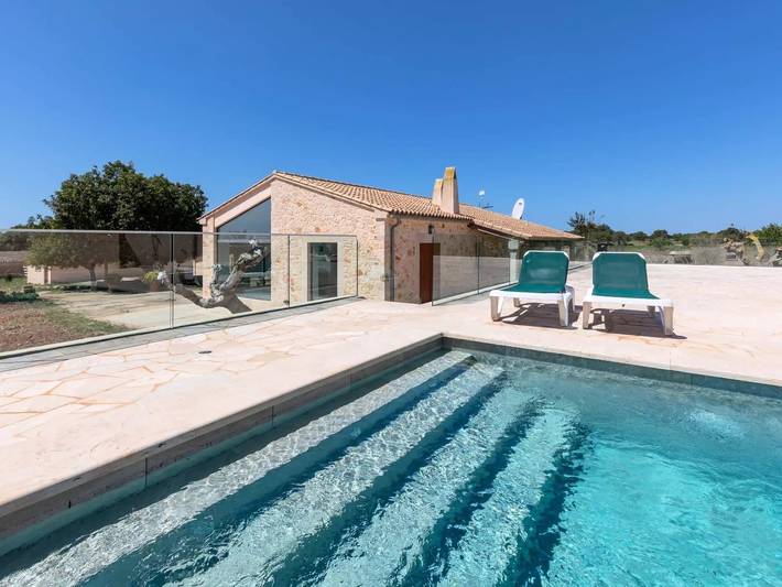 Chalet para 4 personas, con jardín y piscina - 1