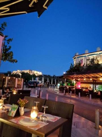 Location De Vacances pour 10 Personnes dans Ano Petralona, Athènes Centre, Photo 2