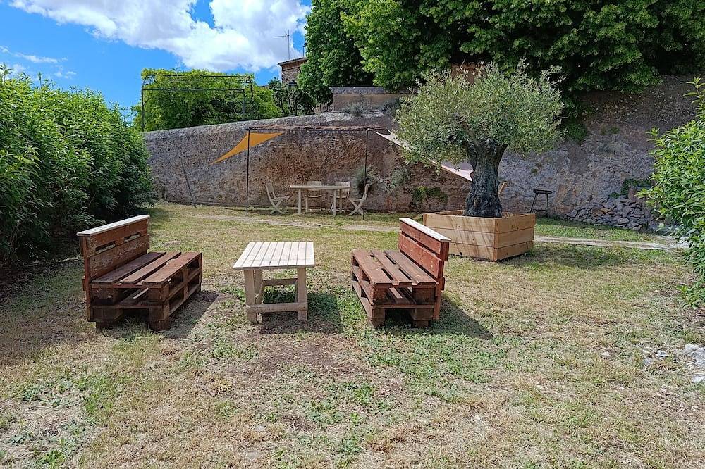 Nouveau !! Maison de village de plain pieds avec jardin et stationnement privé in Saint-Saturnin-lès-Apt, Parc naturel régional du Luberon