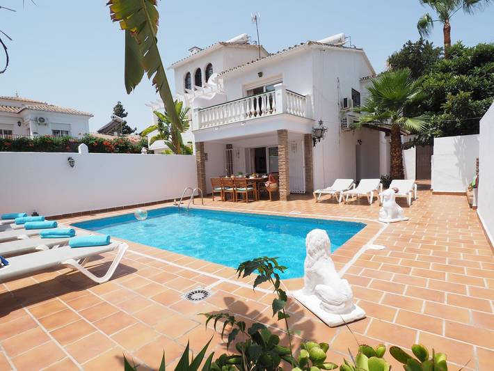 Villa for 8 people, with pool and garden in Nerja