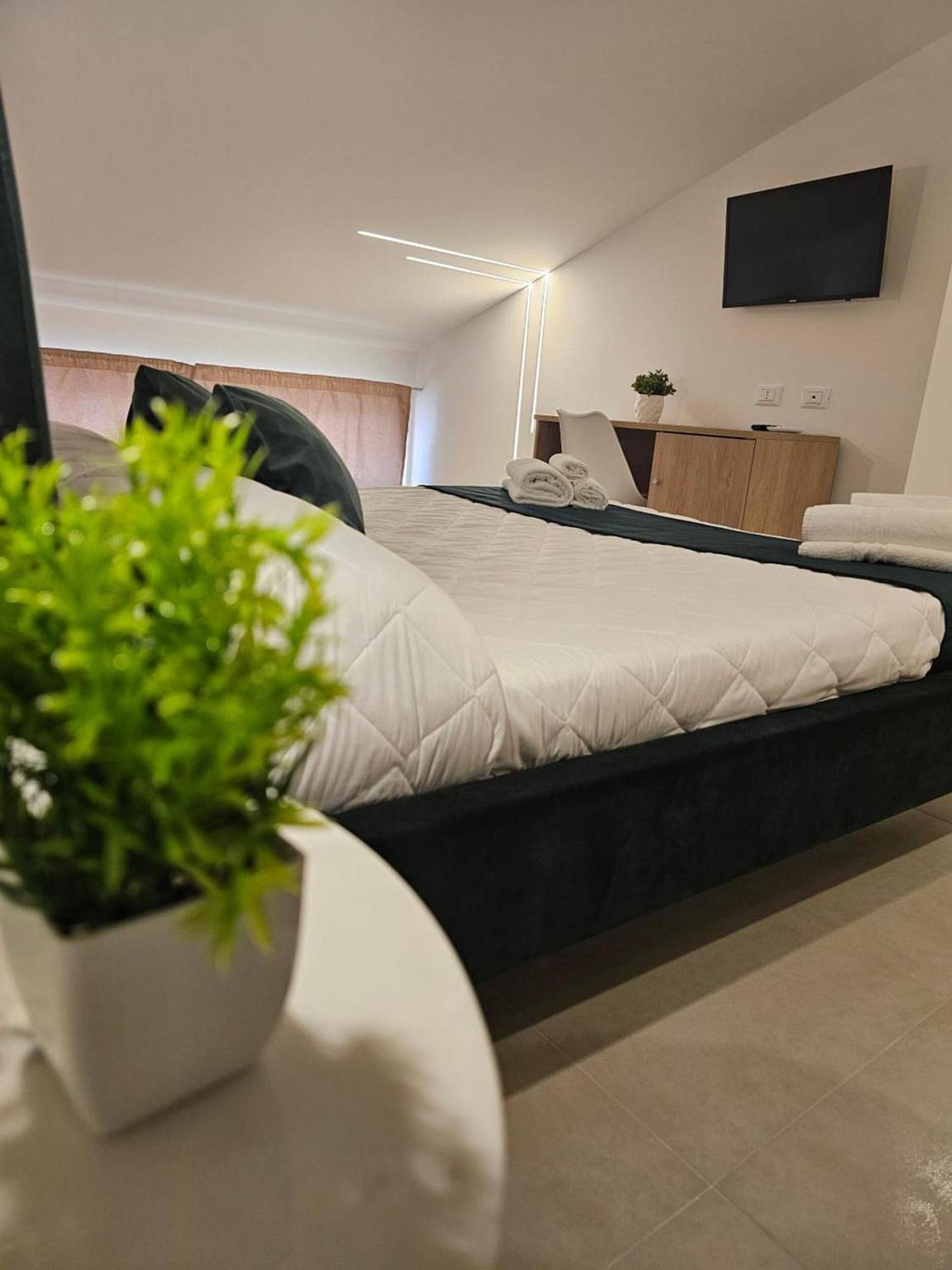 Chambre Queen avec Jacuzzi et Terrasse Privée – Aura Beb in Pachino, Province de Syracuse