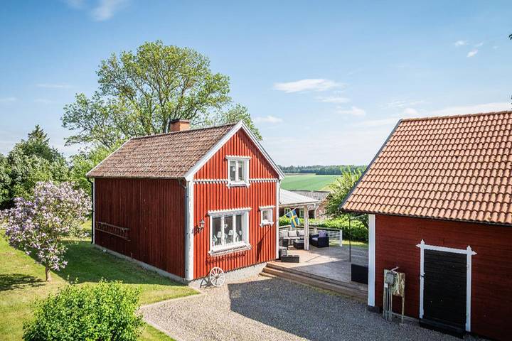 Hus för 8 Personer, med Terass och Trädgård i Östergötland