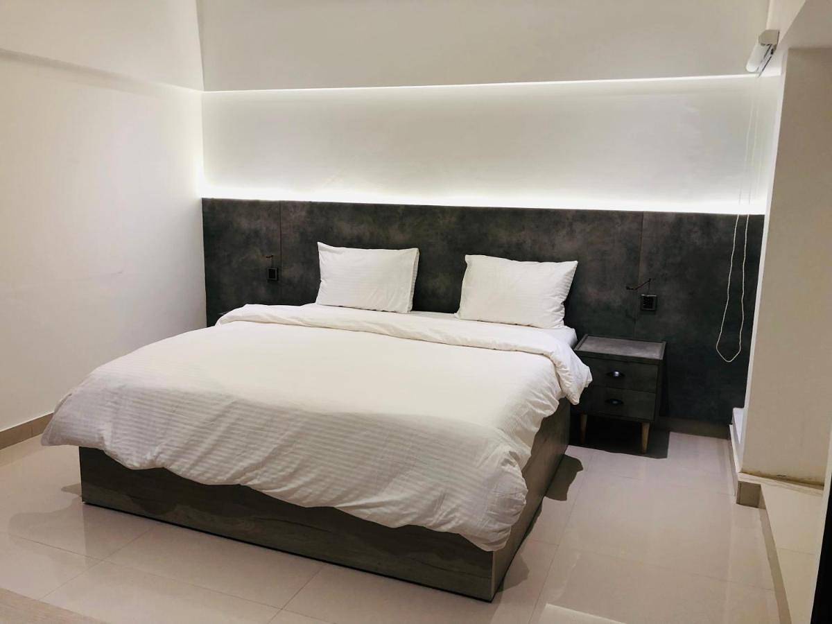 Hotel for 8 people with terrace in Sindh