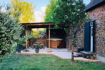 Gîte pour 6 personnes, avec jacuzzi et jardin à Saint-Cyr-les-Champagnes