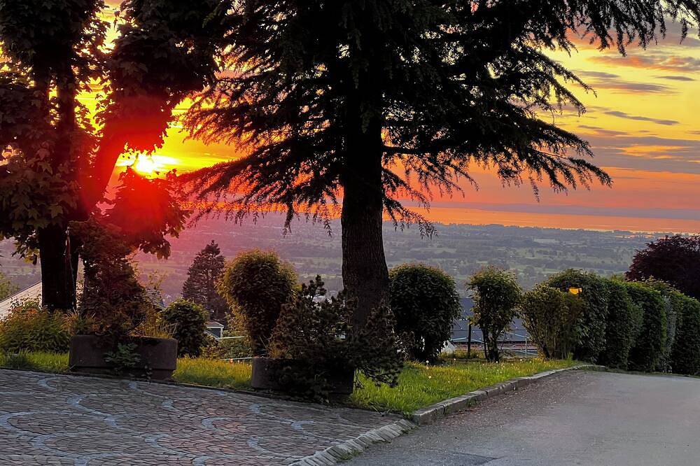 Ganze Wohnung, Ferien im Grünen, 7min in die Stadt in Absoluter Ruhe mit Aussicht in Dornbirn, Bodensee-Vorarlberg