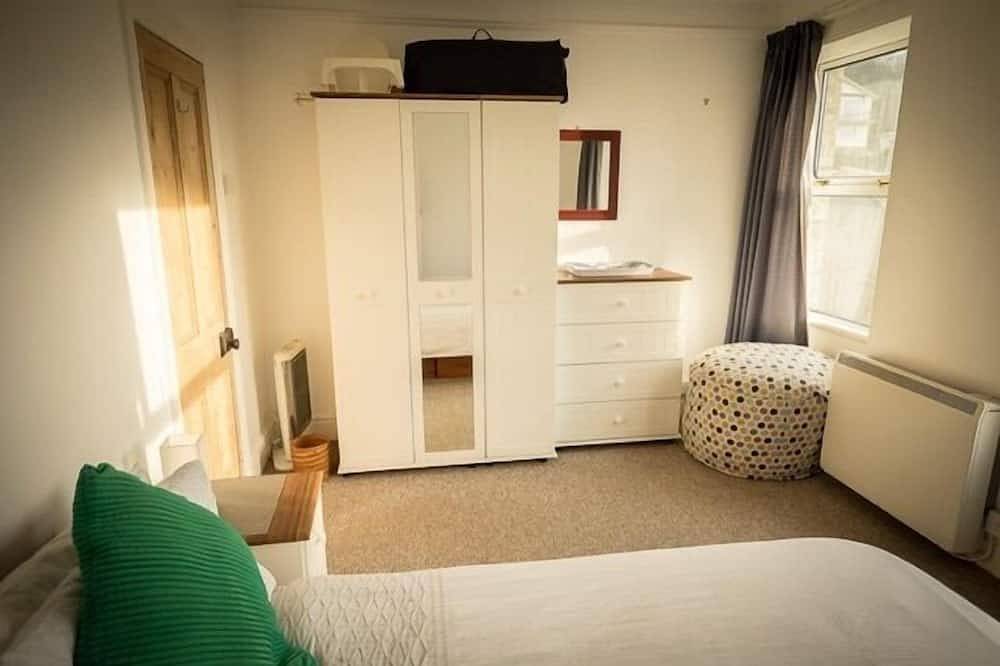 Open plan house 1 minute to beach and St Michaels Mount causeway in Marazion, Cornwall