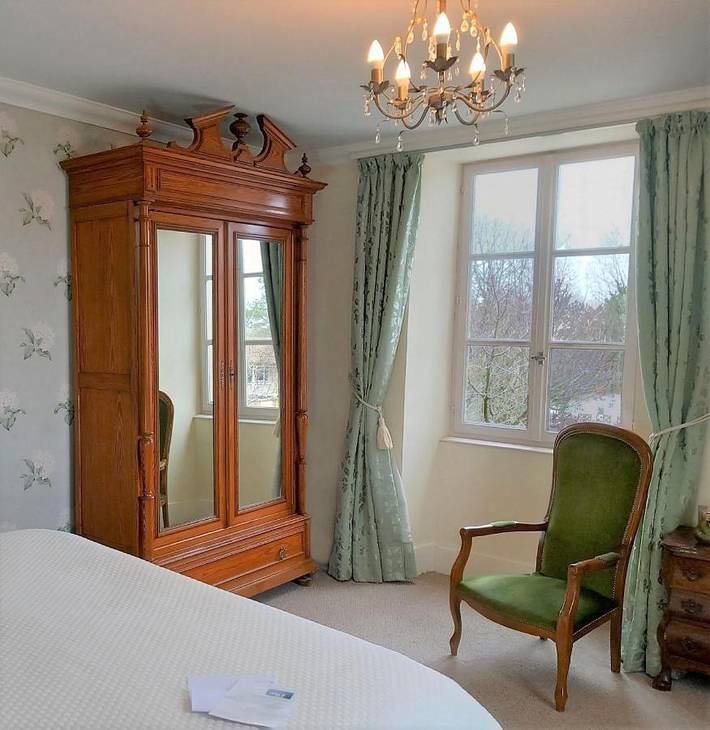 Chambre d’hôte pour 2 personnes, avec jardin ainsi que piscine et vue dans les Deux-Sèvres - 4