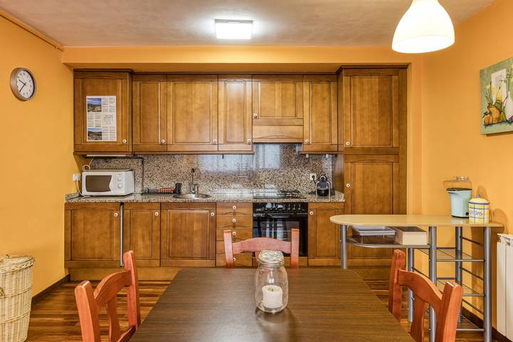Entire apartment, Cal Tatanet Holiday Apartment in Sant Pau de Segúries, Catalan Pyrenees