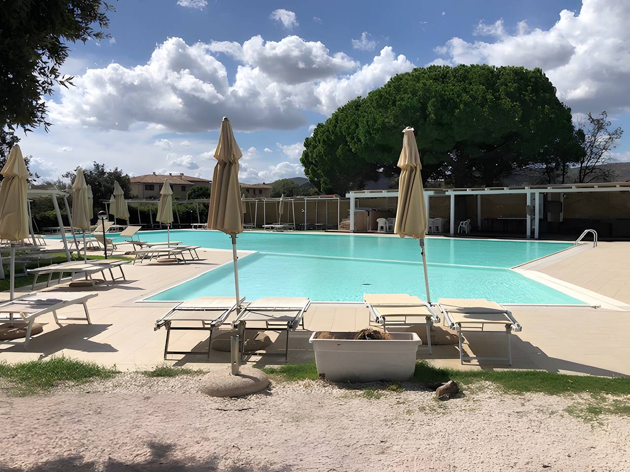 Ganze Wohnung, Apartment 'Trilocale Corallo 300 m vom Strand' mit Gemeinschaftspool, privater Terrasse und privatem Garten in Porto San Paolo, Loiri Porto San Paolo