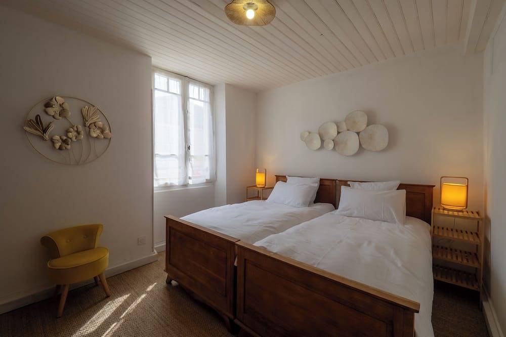 Le Gentil Coquelicot, all the charm of an old, tastefully renovated house. in Monpazier, Périgord Pourpre